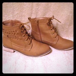 Combat boot